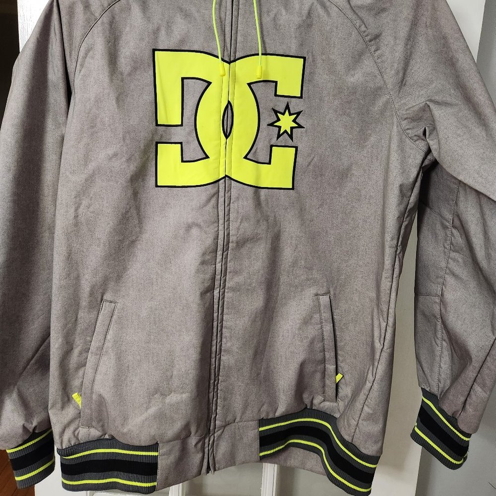 DC Shoes men's snowboard jacket L (large), softshell, in great condition